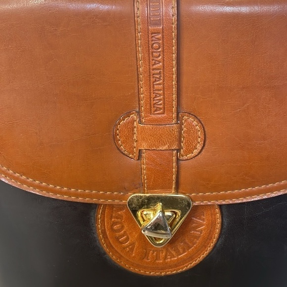 Vintage Moda Italiana Leather Black and Brown Turnlock Crossbody Bucket Bag - Picture 6 of 13